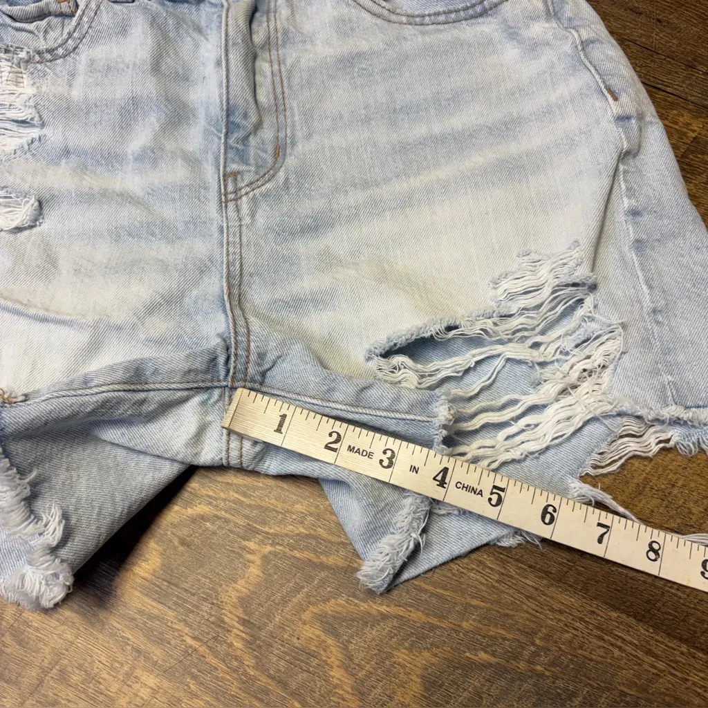 American Eagle Baggy Mom Shorts Womens 4 Blue High Rise Light Wash Denim Cutoff - Image 4