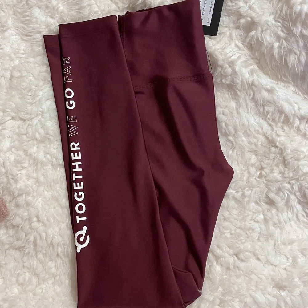 NEW Peloton XS Flex Leggings Shiny Berry Red Pelaton Peleton Tight Workout Gym - Image 7