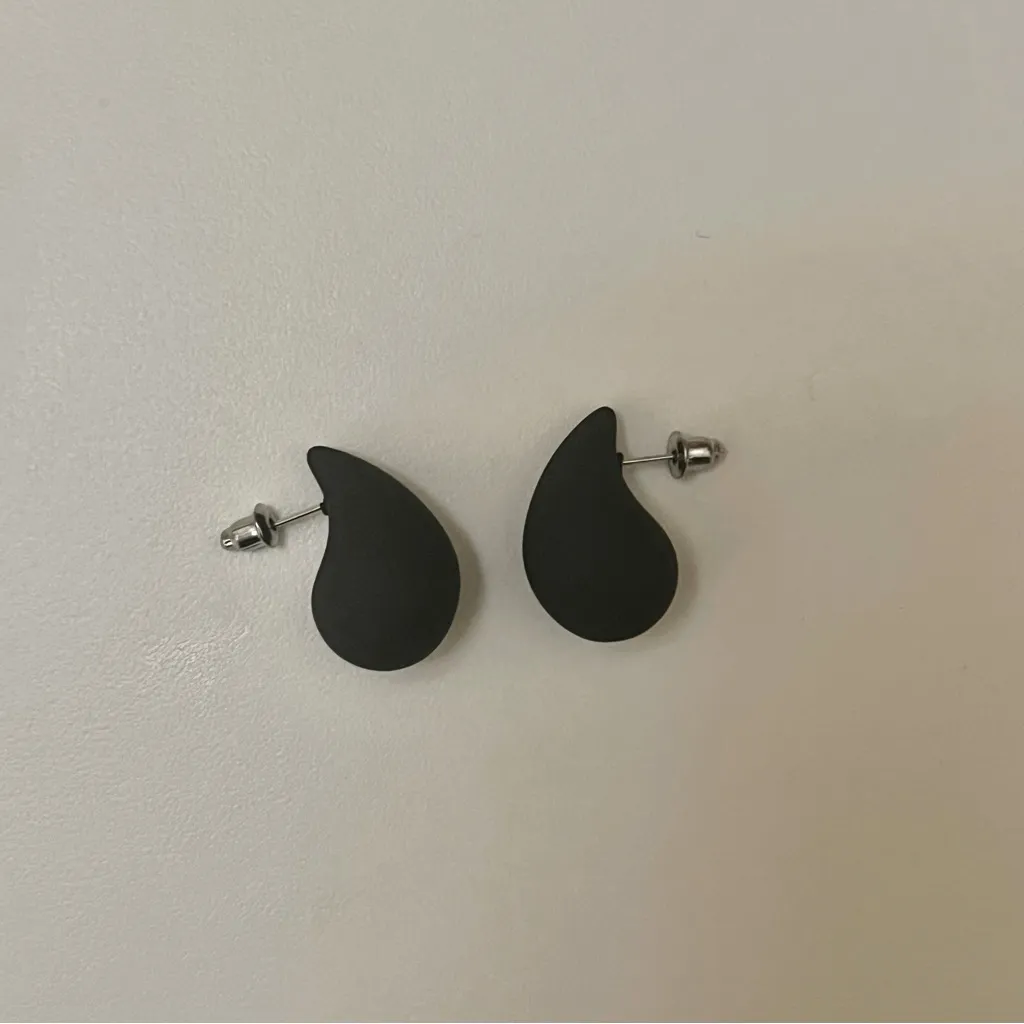 Matte Black Teardrop Stud Earrings - Image 4