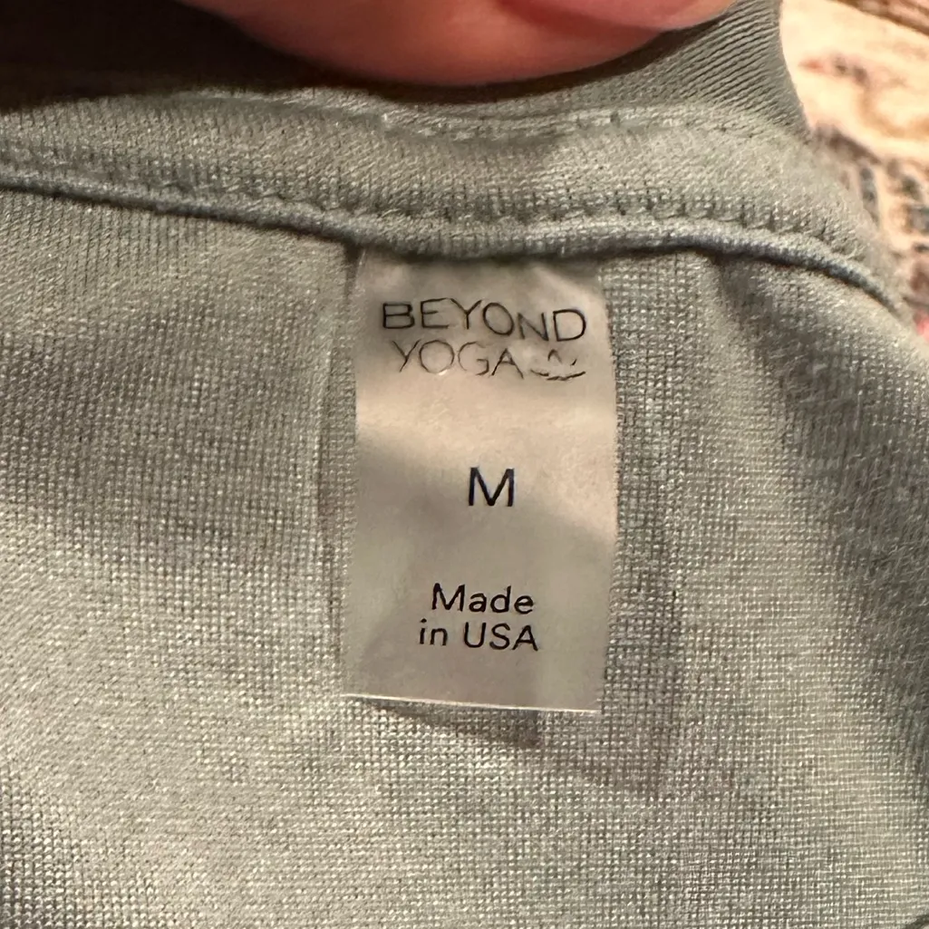 Beyond Yoga Mint Green Muscle Crop Sleeveless Crewneck Tank Top Size M - Image 5