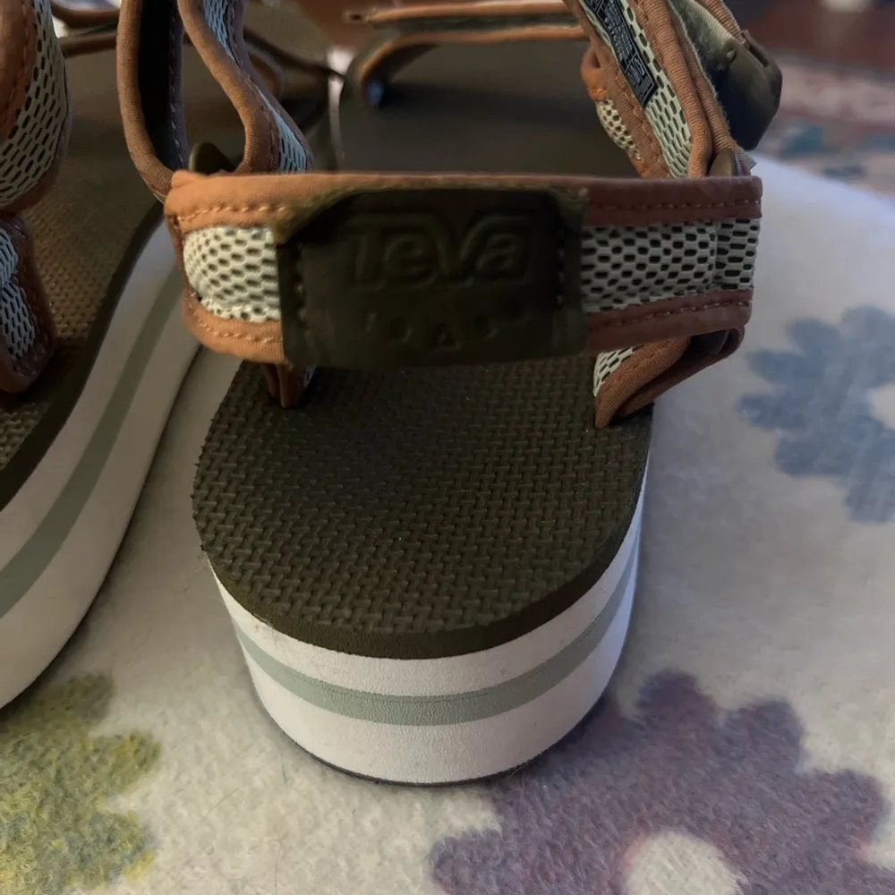 TEVA Platform Universal Mesh Print Olive Sea Foam NWOT Size 11 Woman’s - Image 3