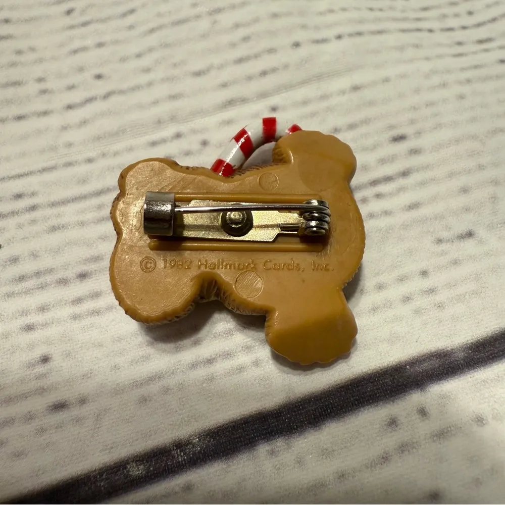Hallmark 1982 Koala Candy Cane Holiday Christmas Pin Brooch - Image 4