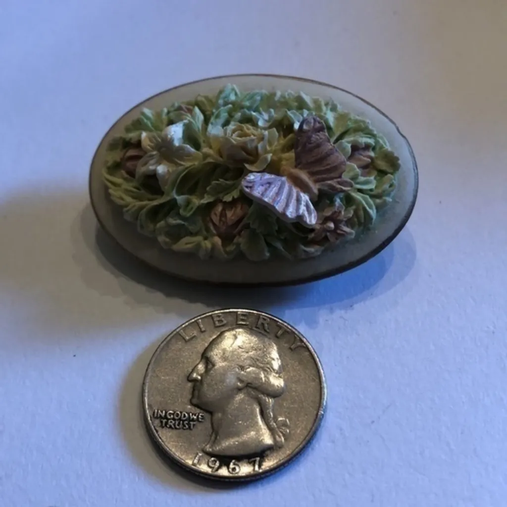 Vintage Ceramic Raised Intricate Detail Butterfly Floral Brooch Shoulder Pin Green - Image 3