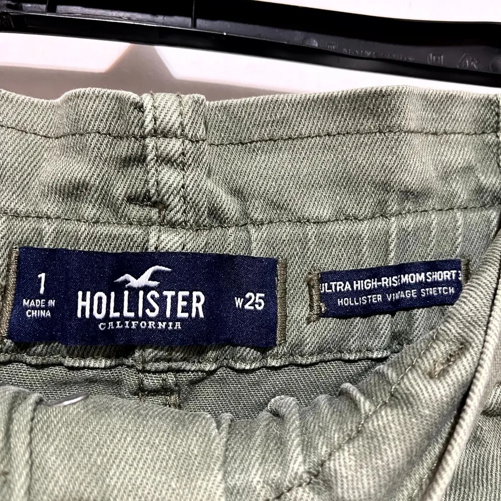 Hollister Mom Shorts Women's 1/25‎ Olive Green Ultra High-Rise 3" Slash Pockets - Image 2