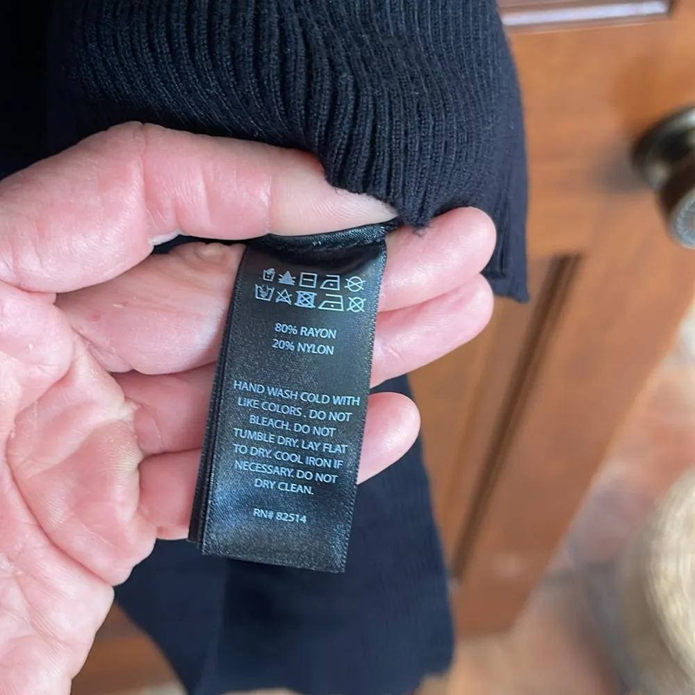 House of Harlow 1960 V-neck Sleeveless Dress - Image 4