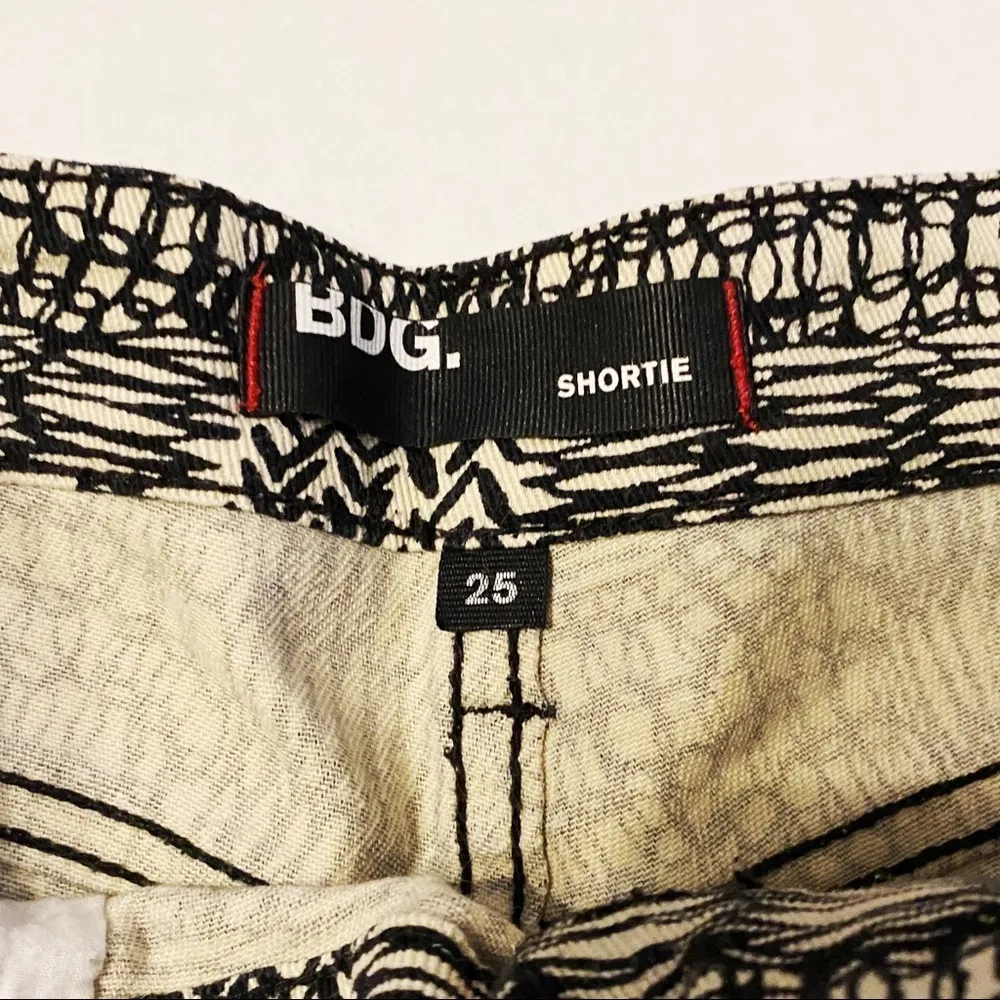 Urban Outfitters BDG Shortie shorts black white geometric womens size‎ 25 - Image 4