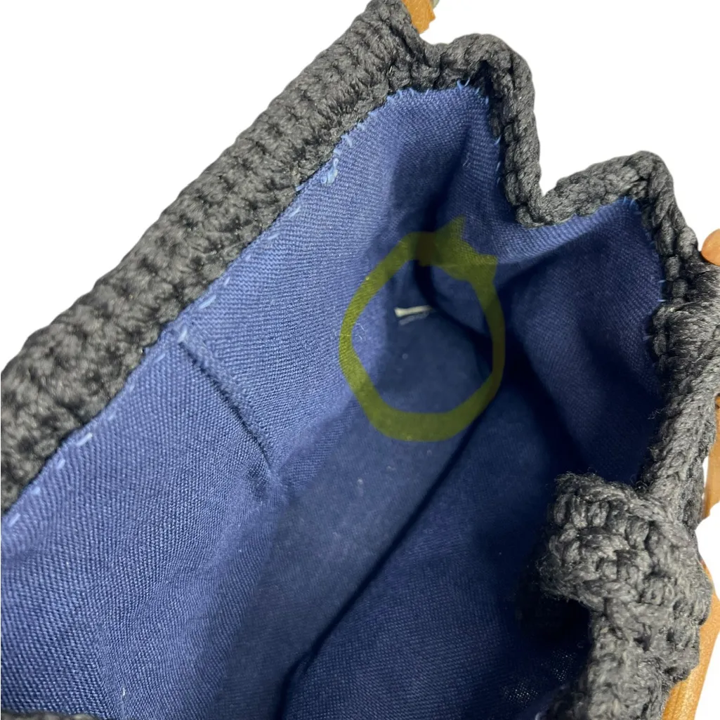 VINTAGE INSPIRED BLUE WHITE CROCHET HANDBAG, WOODEN BUTTON CLOSURE, 2 HANDLES - Image 14