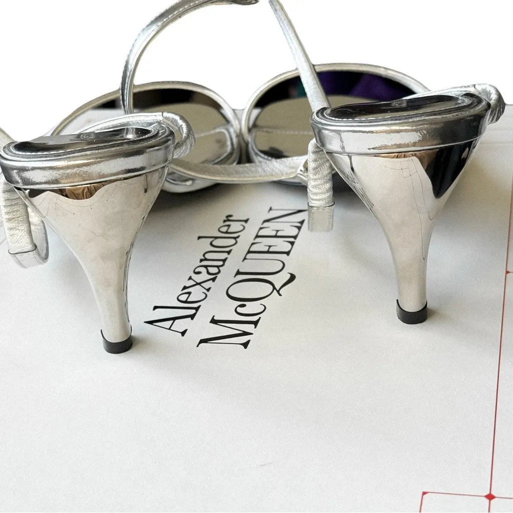 NIB Alexander McQueen Leather Armadillo Ankle Strap Sandals In Silver Size 37 - Image 10
