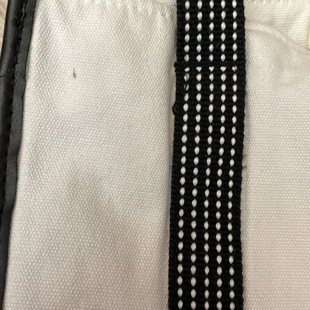 Draper's & Damon's White with Black Snap Top Tote Bag with Side Beverage Pockets - Image 9