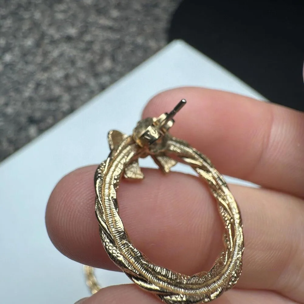 Avon Gold Tone Christmas Holiday Wreath With Bow Pierced Earrings Signed - Image 4