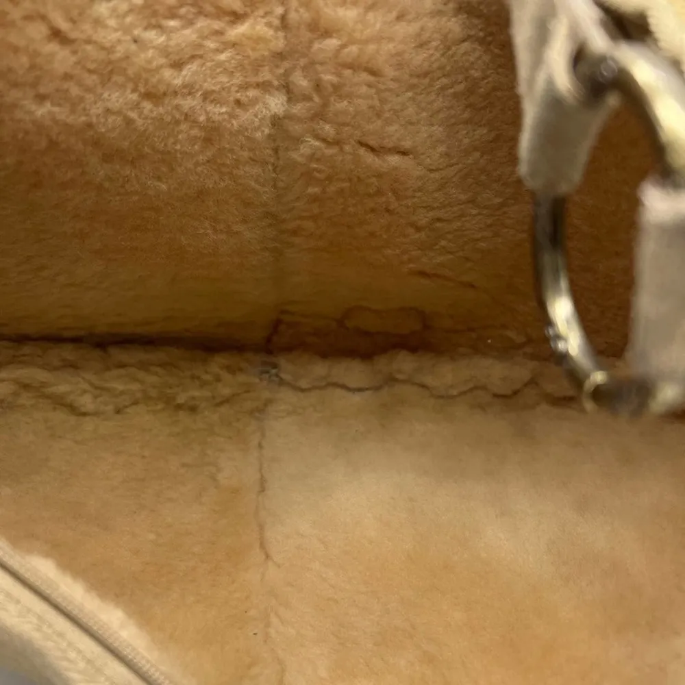 UGG AUSTRALIA sheep skin hobo bag - Image 9