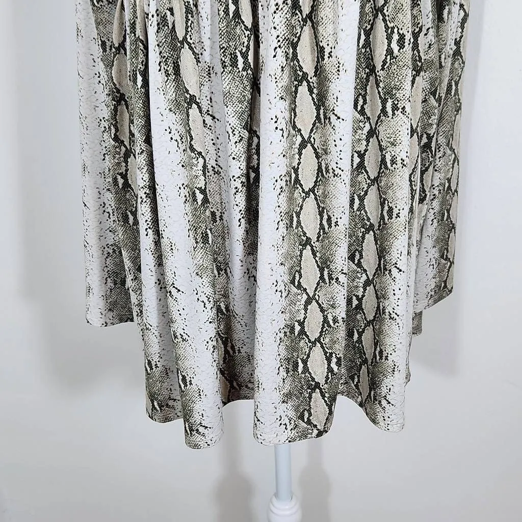 White Birch Snakeskin Babydoll Tunic Size Small Snakeskin Print Knit Top - Image 4