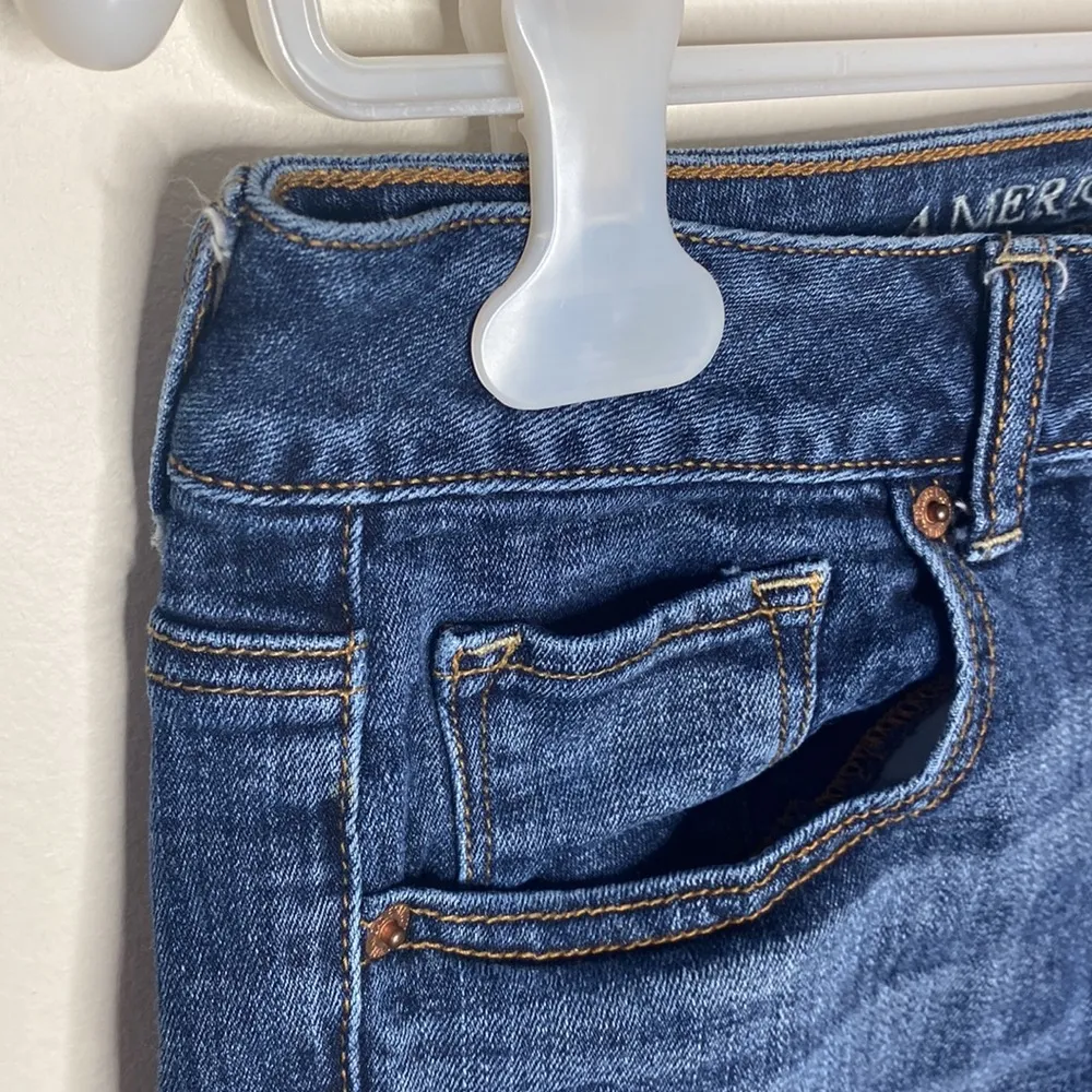 American Eagle Super Stretch denim midi cuffed shorts with distressed hem size 4 - Image 3
