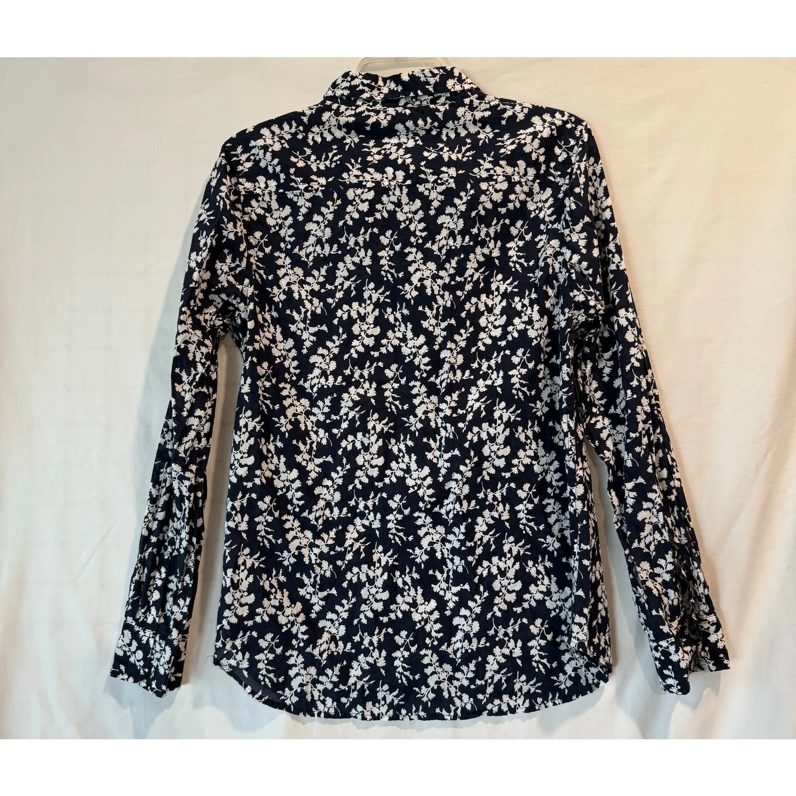 Women's GAP Boyfriend fit blue floral long sleeve button-up shirt medium - Image 2