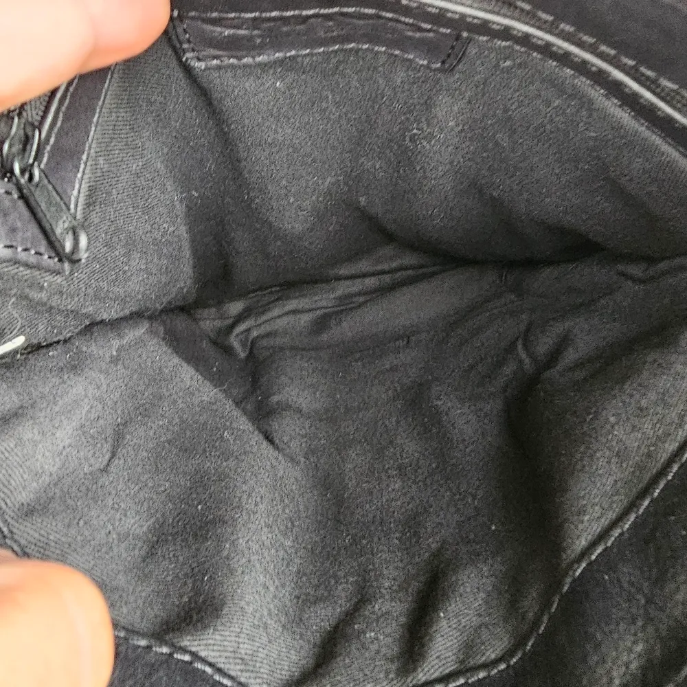 Chaos Leather Collection Black & Tan Leather Crossbody Sling Bag - Image 7