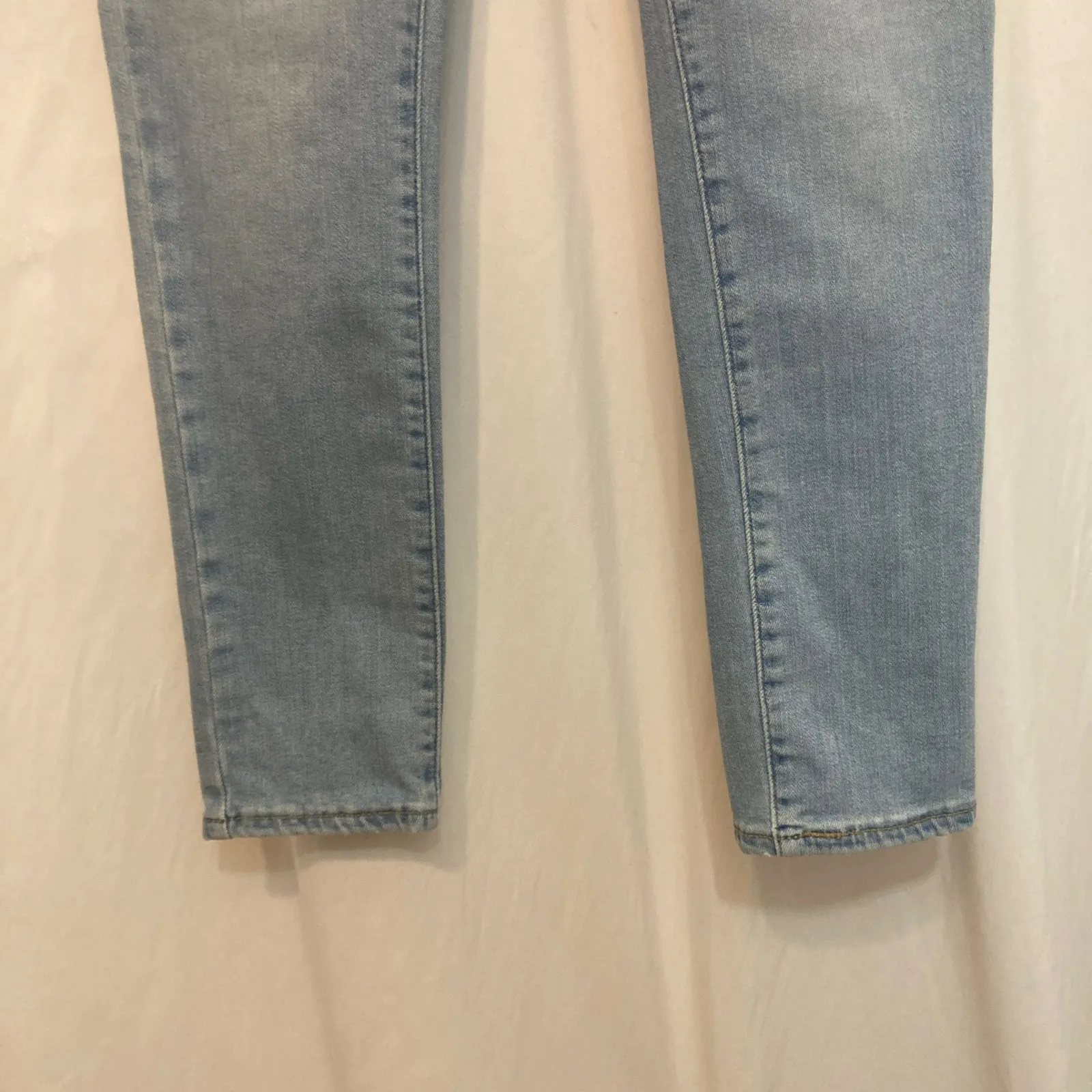 Levi’s 711 Skinny Leg Mid Rise Light Blue Denim Wash Jeans Pants - Image 7