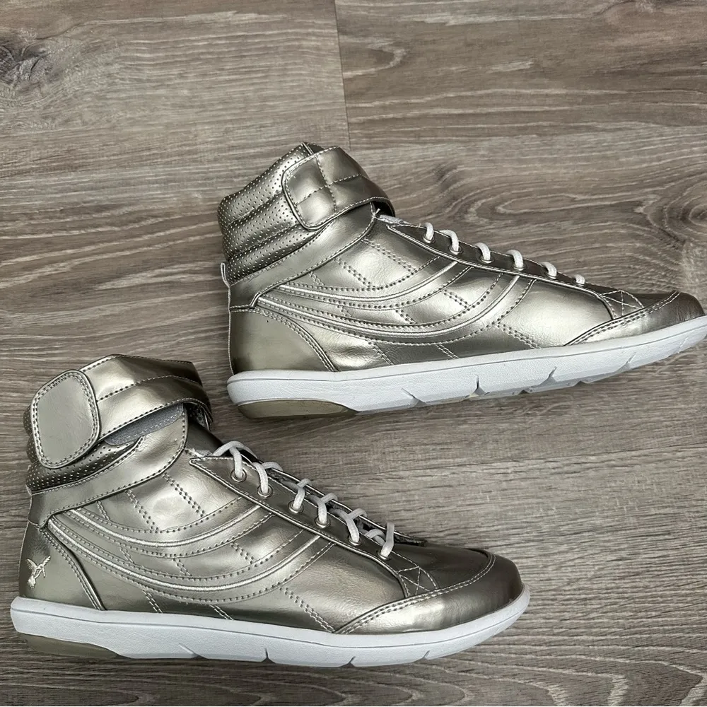 NWB Chinese Laundry Wash Wash Women's Edwina High Top Size 8 Silver - Image 2