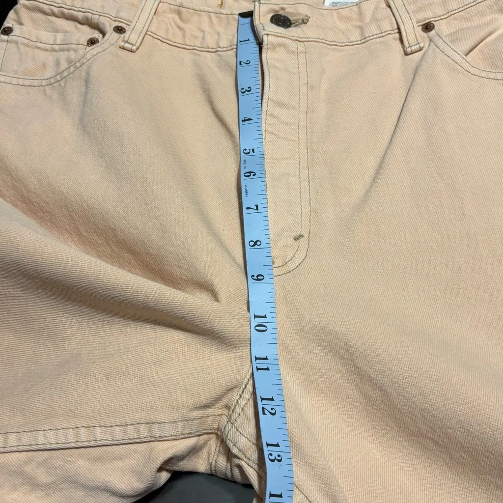 Levi’s 550 relaxed fit tapered leg women’s shorts sz 16 Reg. M light peach color - Image 10