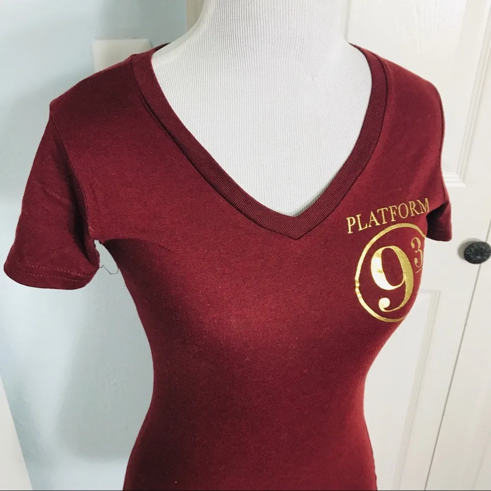 Harry Potter “9 3/4” T-shirt Women’s Size Small Fitted Maroon Red & Gold Foil - Image 2