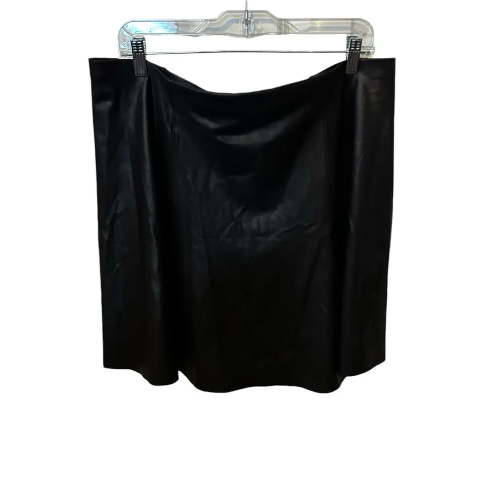 Spanx Trumpet A-line Black Faux Leather Size 1X Short Elastic Waist Short Skirt. - Image 4
