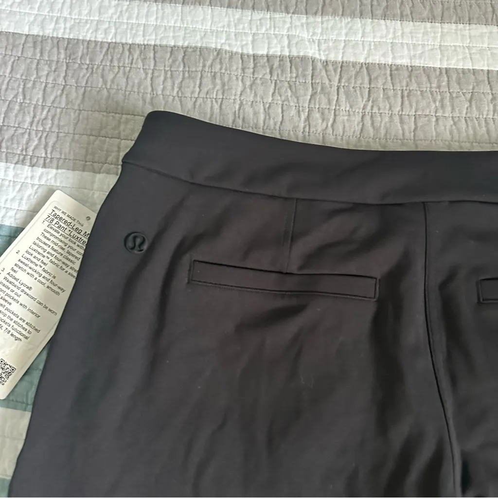 Lululemon Tapered-Leg Mid-Rise Pant 7/8 Length Luxtreme
Black M - Image 10