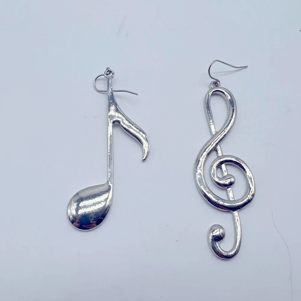 BRAND treble and bass clef music fashion silver earrings - Image 3