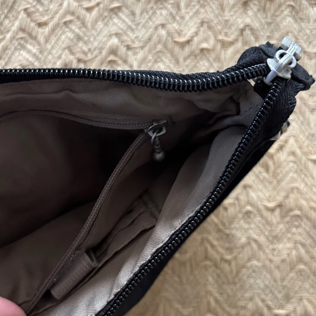 Baggallini Sleek Black Crossbody Bag - Image 9