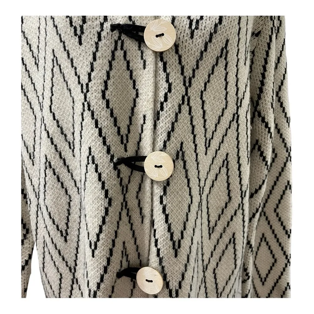 Escio Womens Size XL Ivory & Black Open Sweater Cardigan with faux fur collar - Image 6