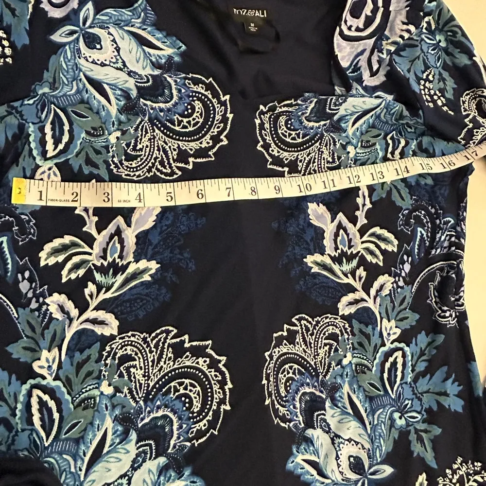 Top Blue Floral Women Roz & Ali-check out those beautiful sleeves! Very nice-Med - Image 6