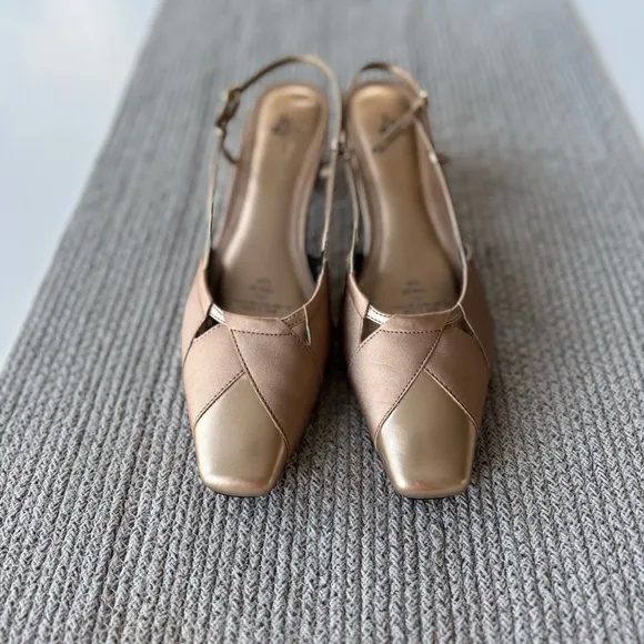Vintage LifeStride Gold Square Toe Slingback Block Heel Shoes Pumps Size 9.5 - Image 2
