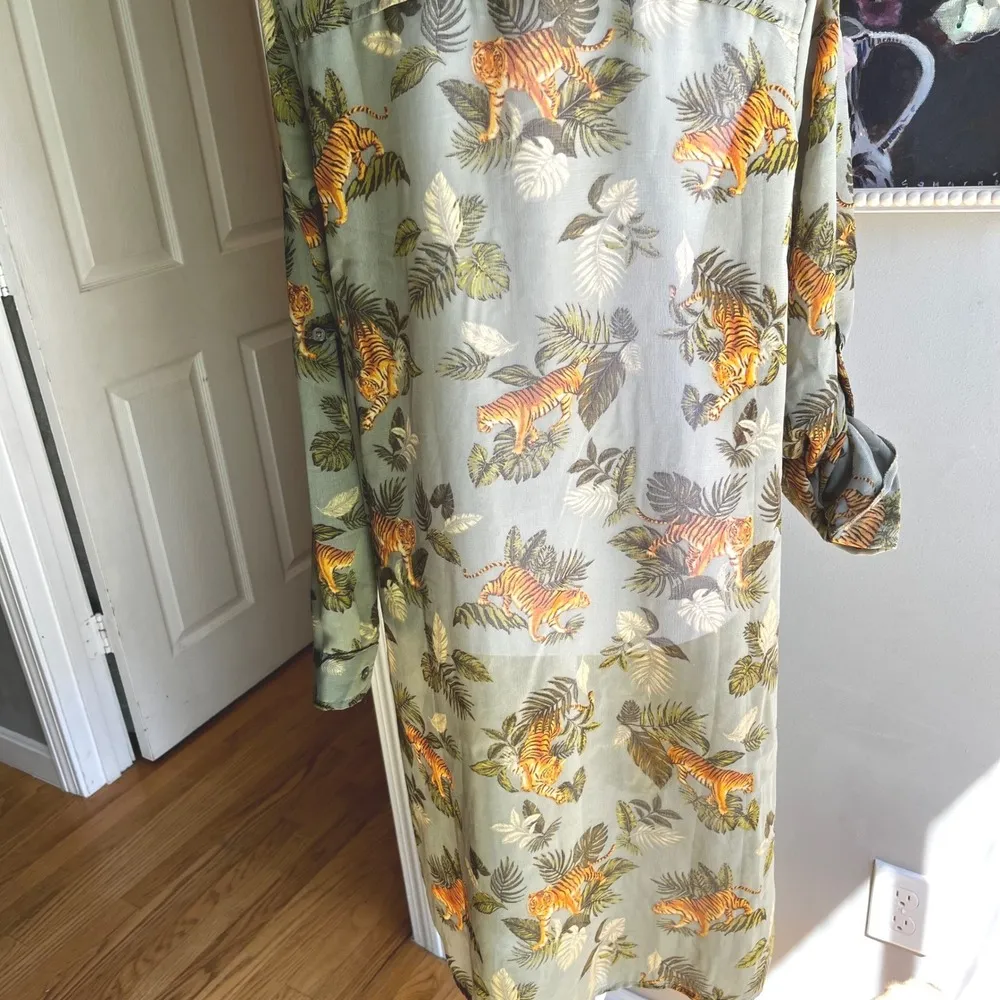 Green Tropical Print Top Medium Blouse Lightweight Floral ResortsWear Vacation - Image 8