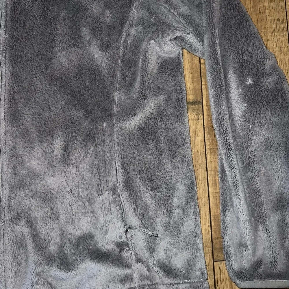 gray fuzzy north face jacket - Image 3