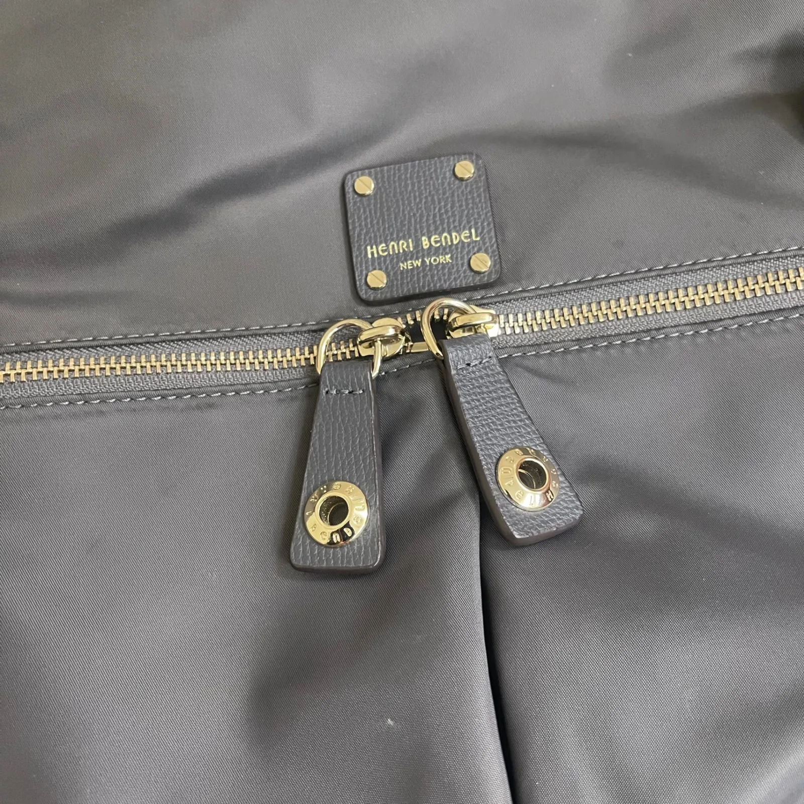 HENRI BENDEL Lg Gray Nylon JETSETTER Convertible Backpack Crossbody Gold Hardwar - Image 3