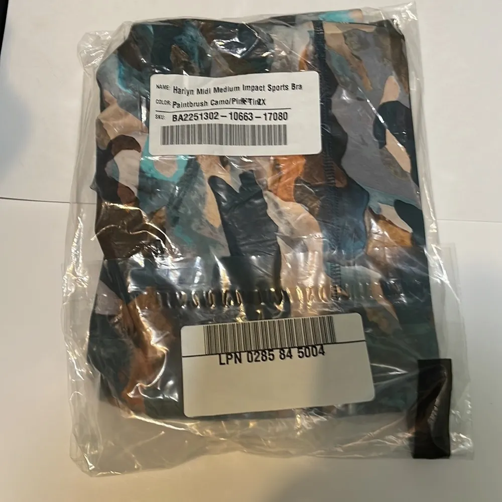 Fabletics Harlyn Midi Medium Impact Sports Bra Size 2X Camo Print New in Package - Image 3