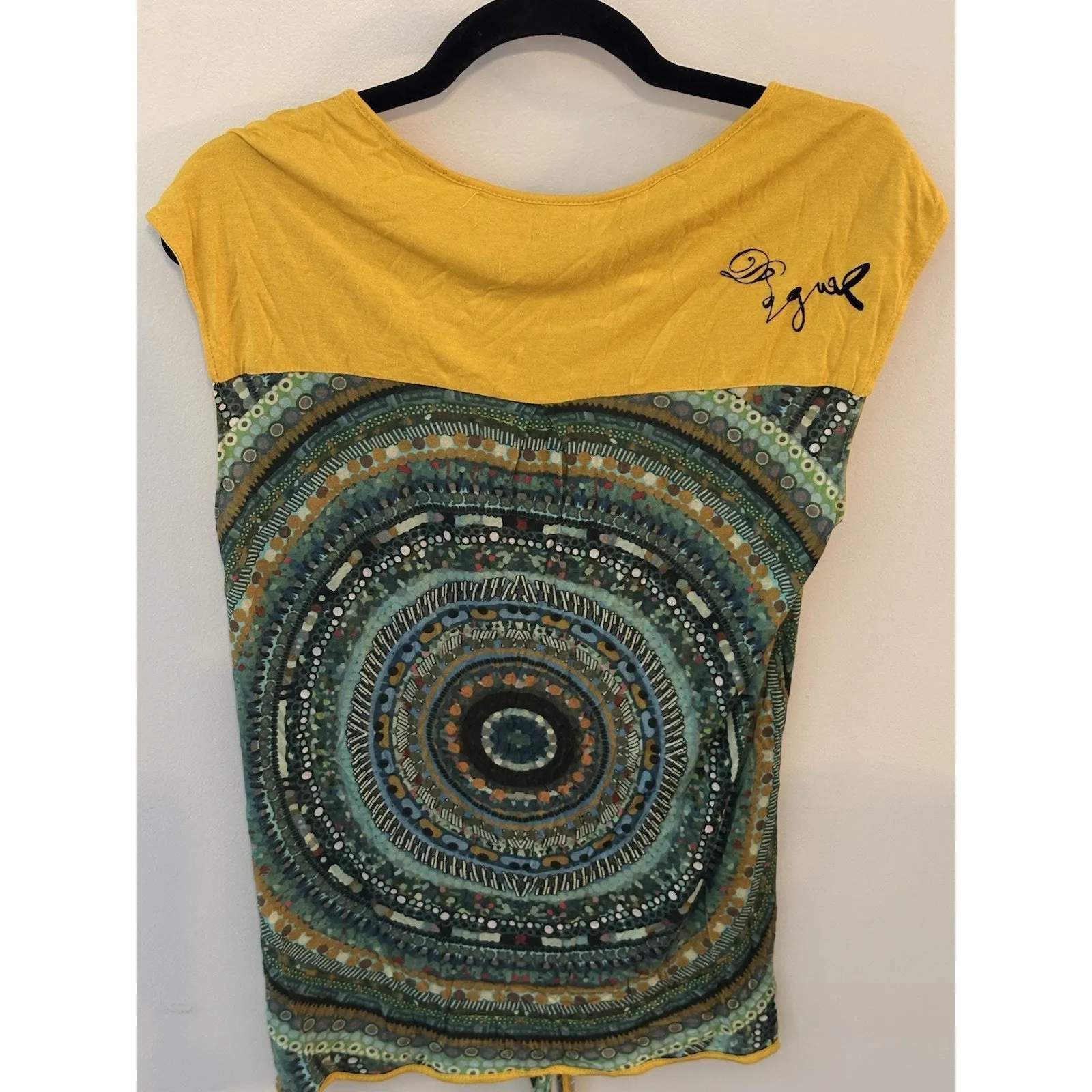 DESIGUAL Arty Faces Shirt Button/Tie Front V-neck Size Medium Yellow Boho Artsy - Image 2