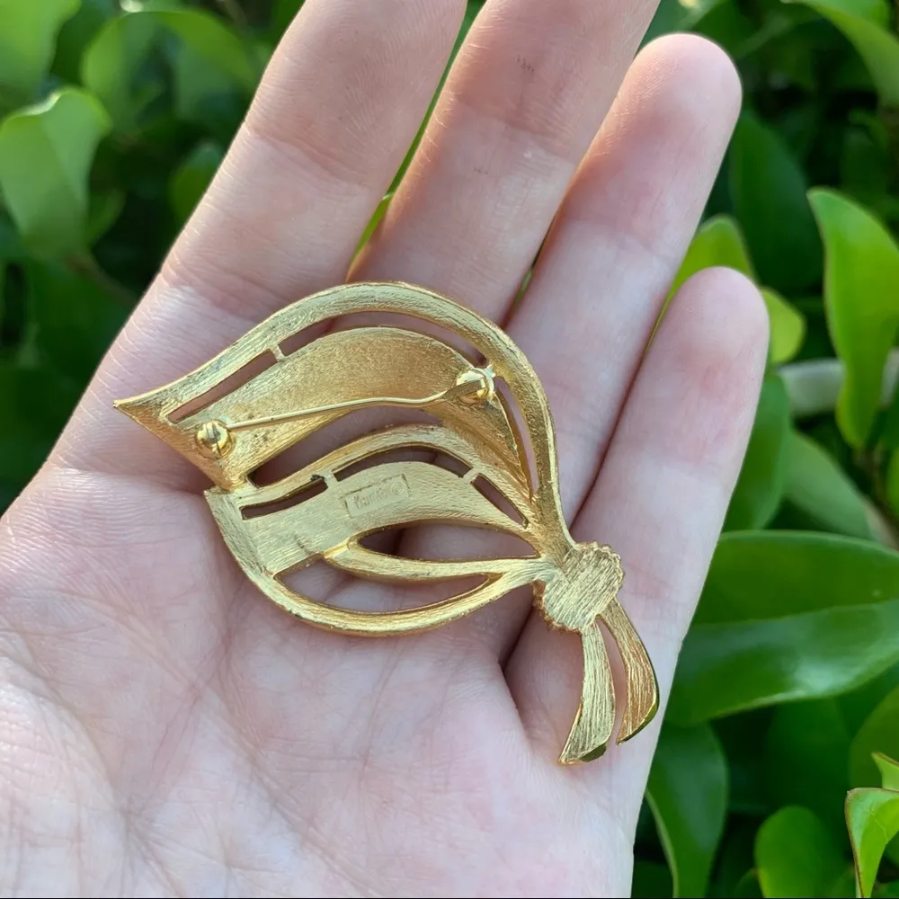 Vintage Signed Trifari Gold Brooch Pin - Image 3