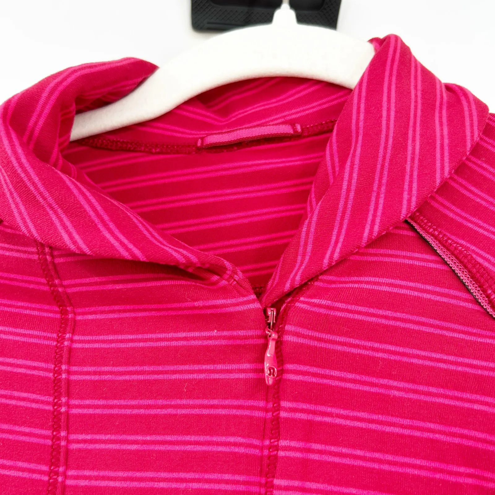 Lululemon Womens Athleisure Think Fast Thumbhole Pullover Size 2 Berry‎ Striped - Image 4