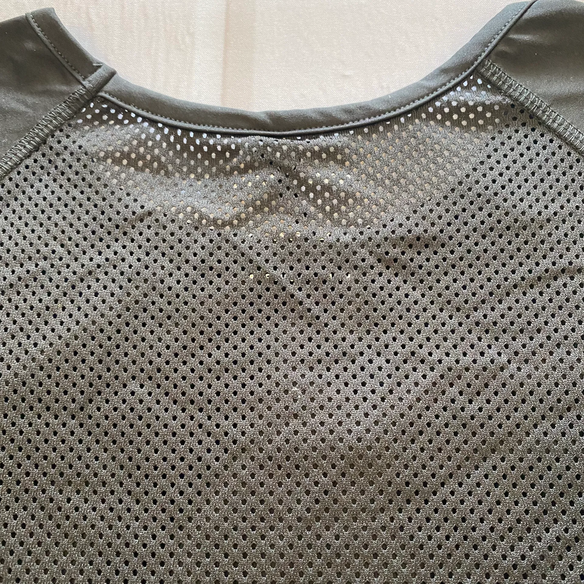 NWT - Asos - Women’s Dark Grey Active Short Sleeve Top - Size US 8. - Image 5