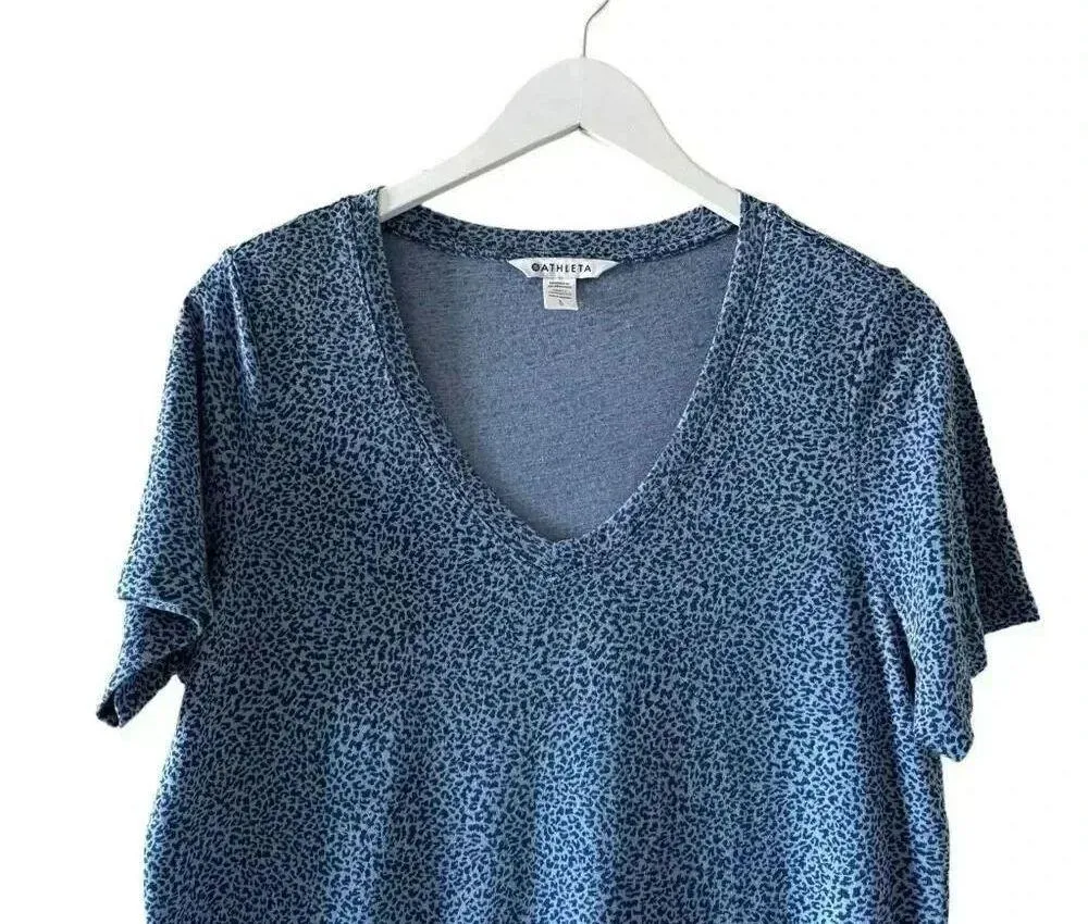 Athleta Chrome Blue Cheetah Breezy Scoop V-Neck Athleisure Tee Shirt SZ L #2135 - Image 3