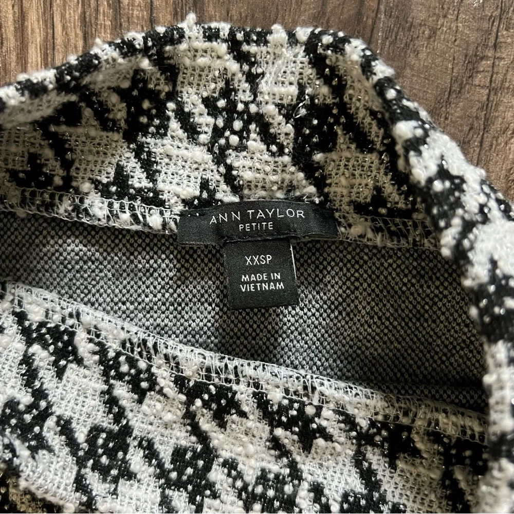 Ann Taylor houndstooth mock neck puff sleeve shirt size XXSP - Image 5