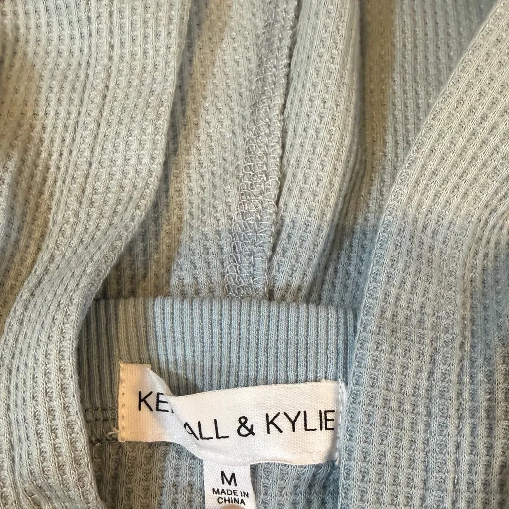 Kendall & Kylie Light Blue Textured Cropped Hoodie - Image 3