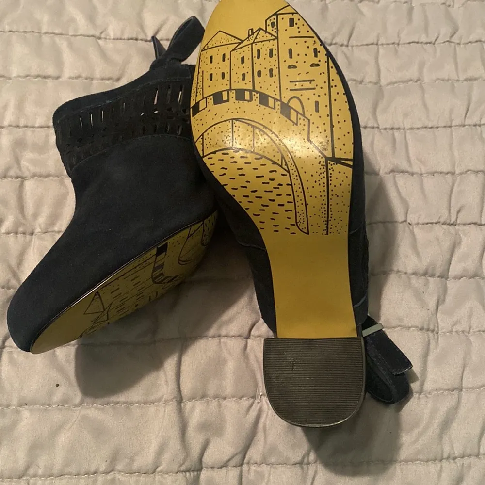 - Bella Vita Black Heels - Image 3