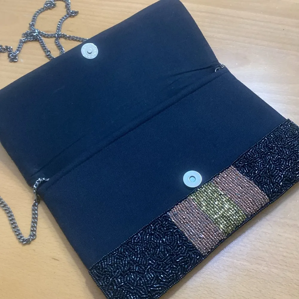 Bee black seed beaded clutch shoulder chain bag - Image 5