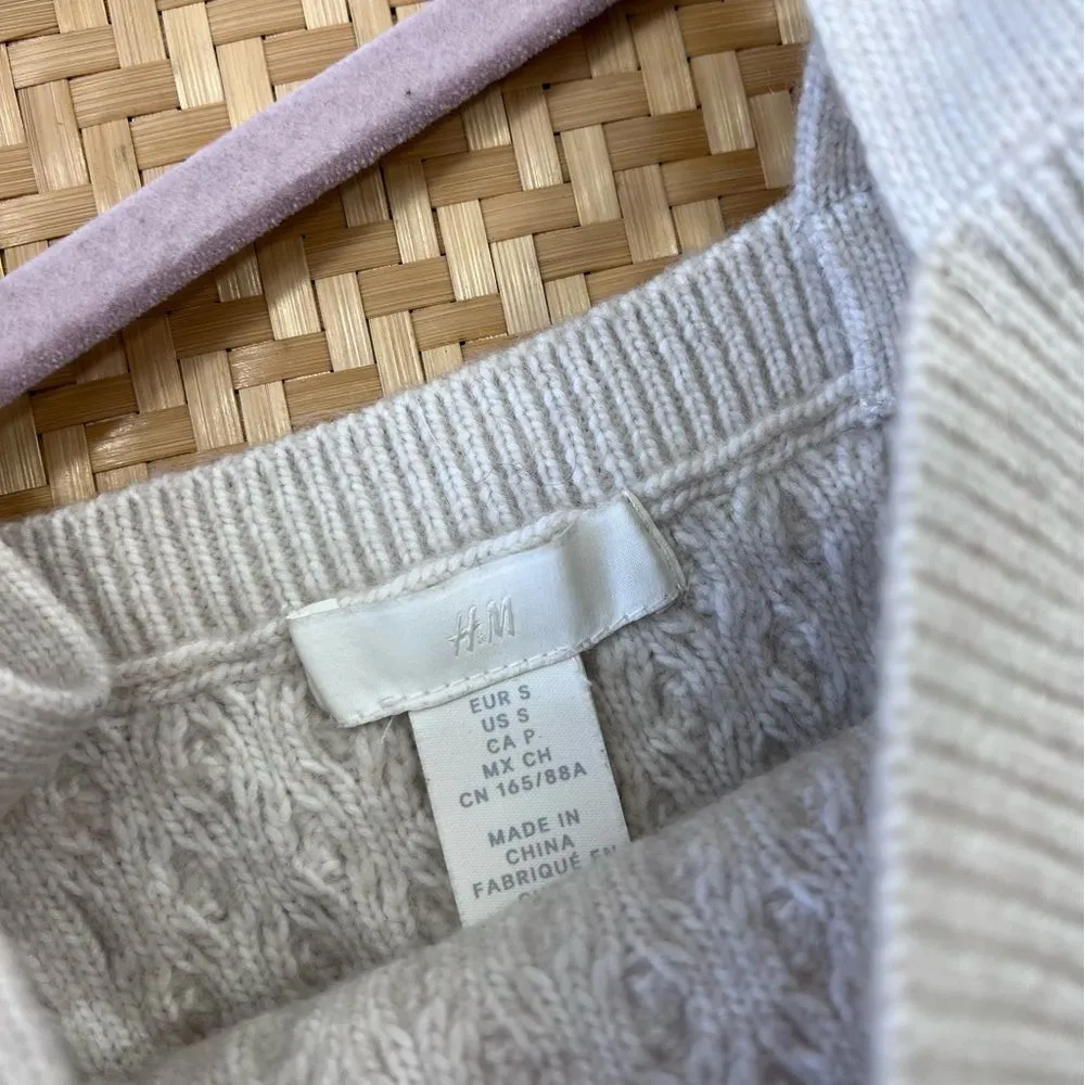 H&M ivory‎ cable knit sleeveless cropped sweater - Image 3