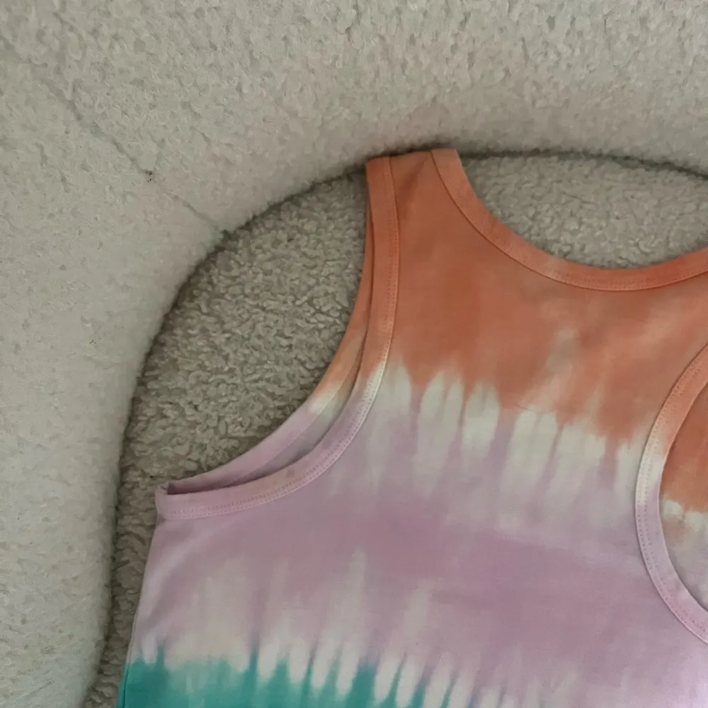 NWOT Tie Dye Gradient Scoop Neck Tank Top - Image 4