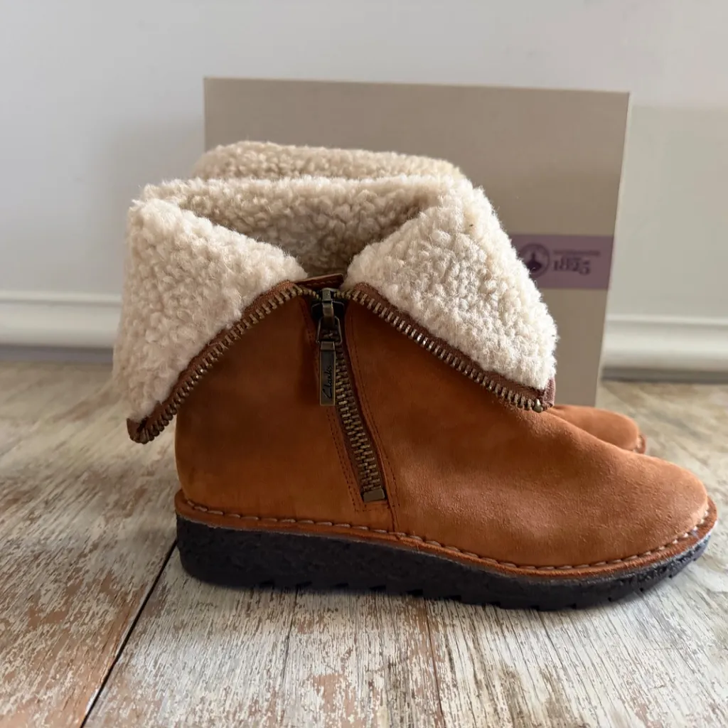 Clarks Oslo Beth Tan Suede Sherpa Ankle Boots NEW Women's Size 7.5 Winter Zip Up - Image 2