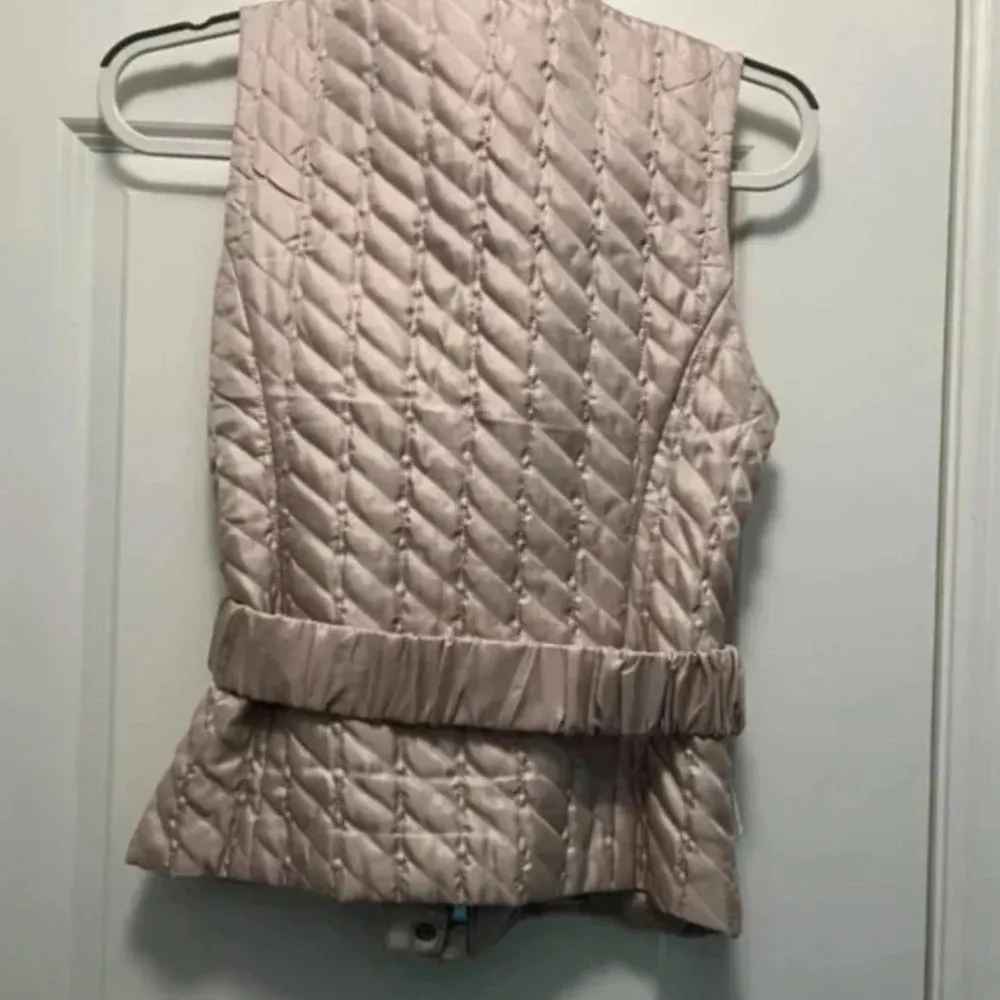 White House Black Market Quilted / Belted Vest - Size XXS - EUC - Image 4