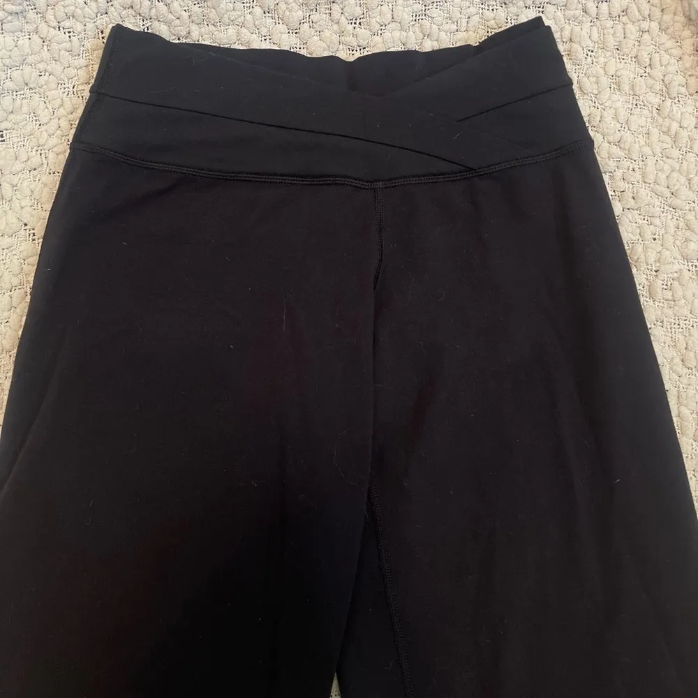 Lululemon Womens Black Crossover Waist Wide Leg Crop Legging Pant Size 4 - Image 5