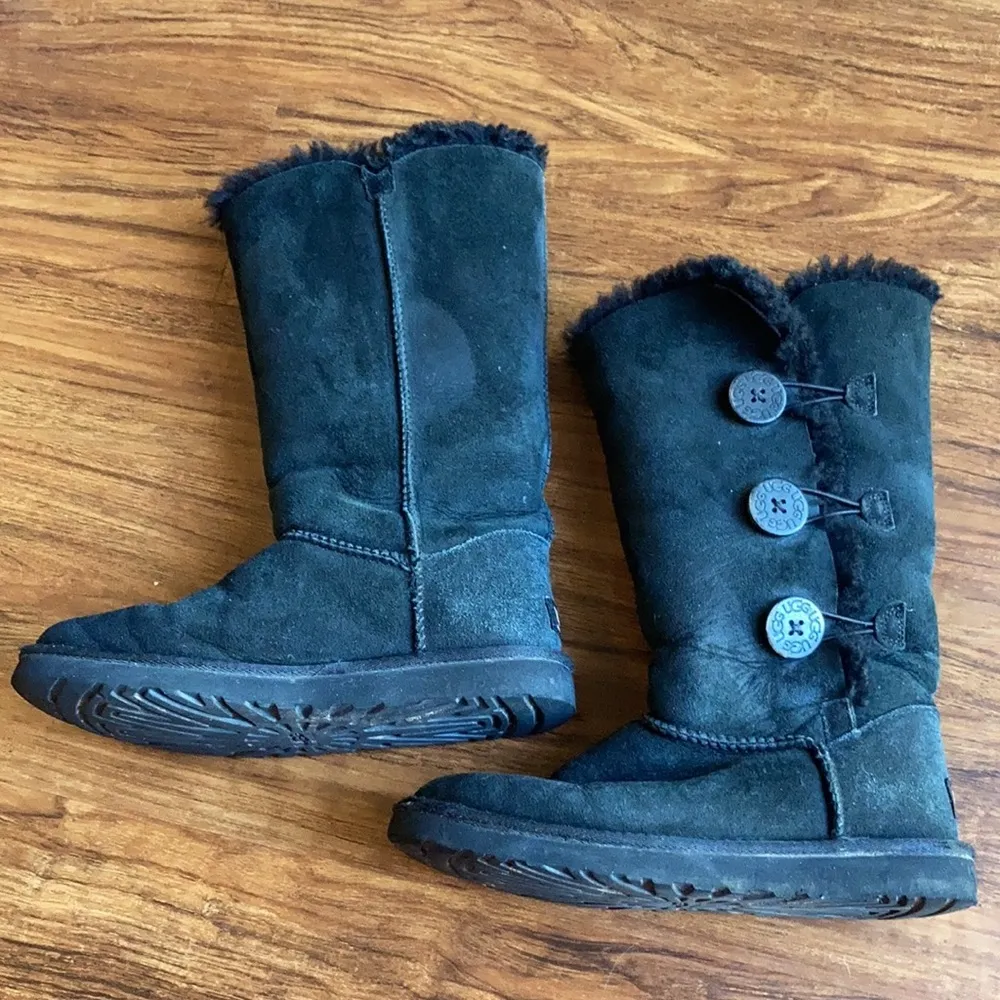 UGG Bailey button boots size 7 black - Image 13