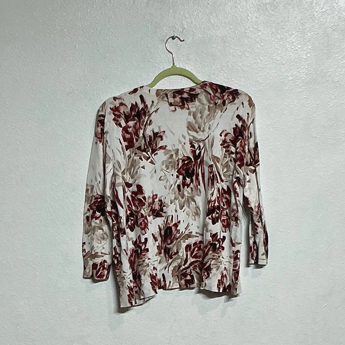 White House Black Market Ivory Floral Cardigan Sz M - Image 10